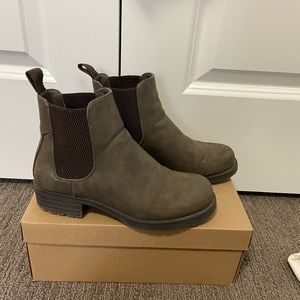 Chelsea boot- size 6.5